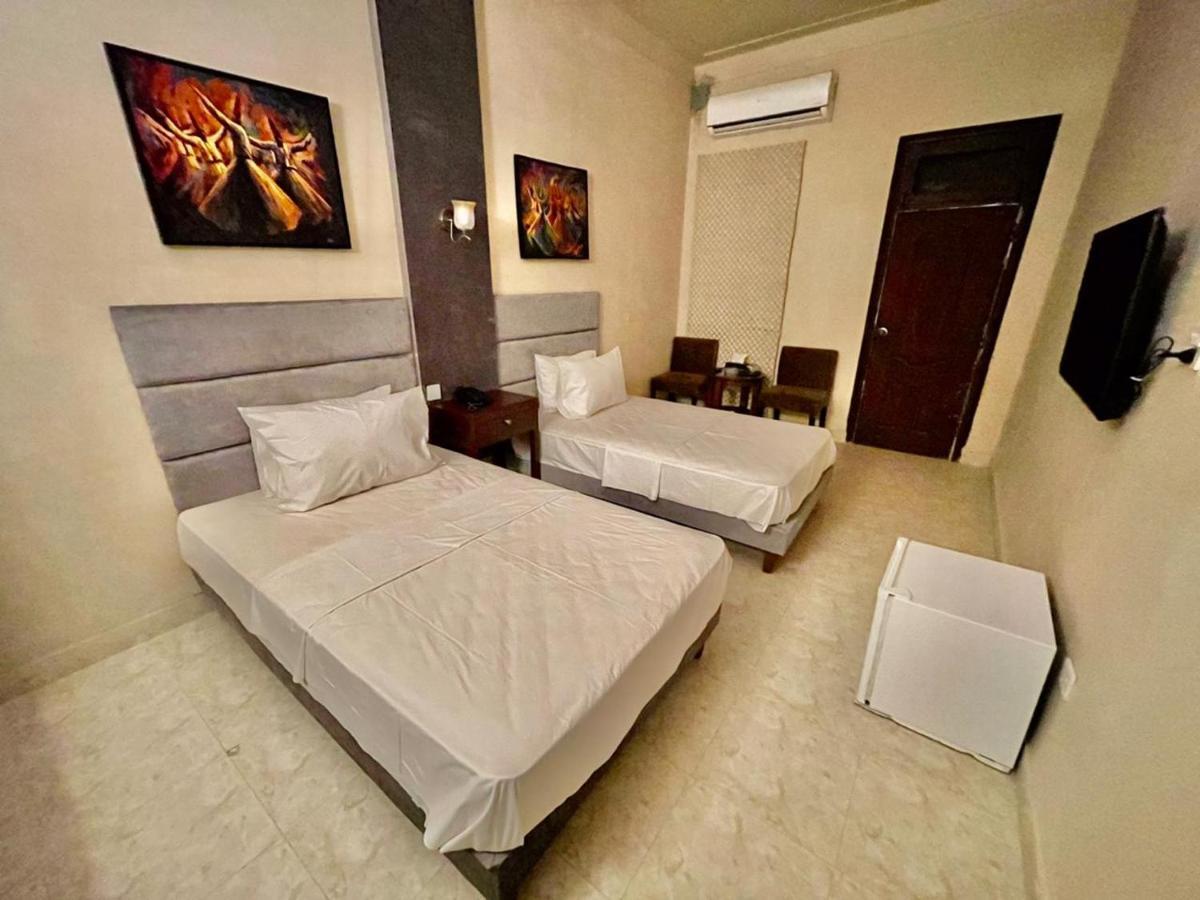 Shelton'S Rezidor House Hotel Pesavar Kültér fotó