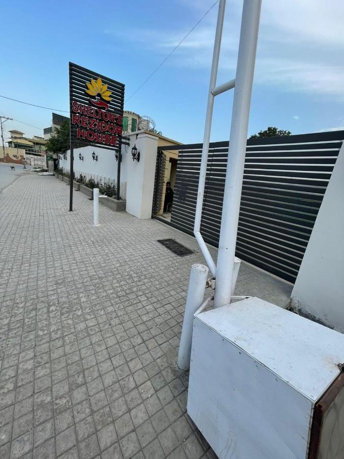 Shelton'S Rezidor House Hotel Pesavar Kültér fotó