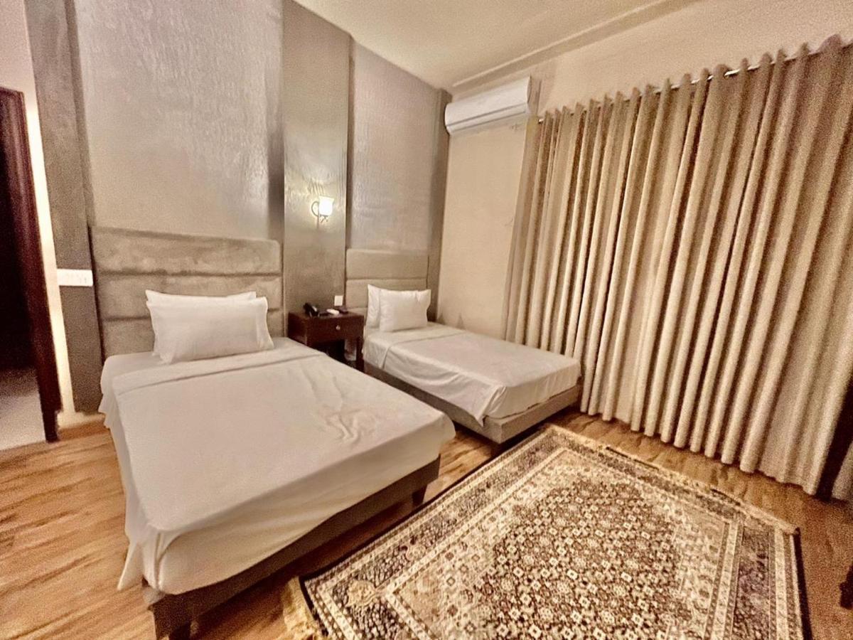 Shelton'S Rezidor House Hotel Pesavar Kültér fotó