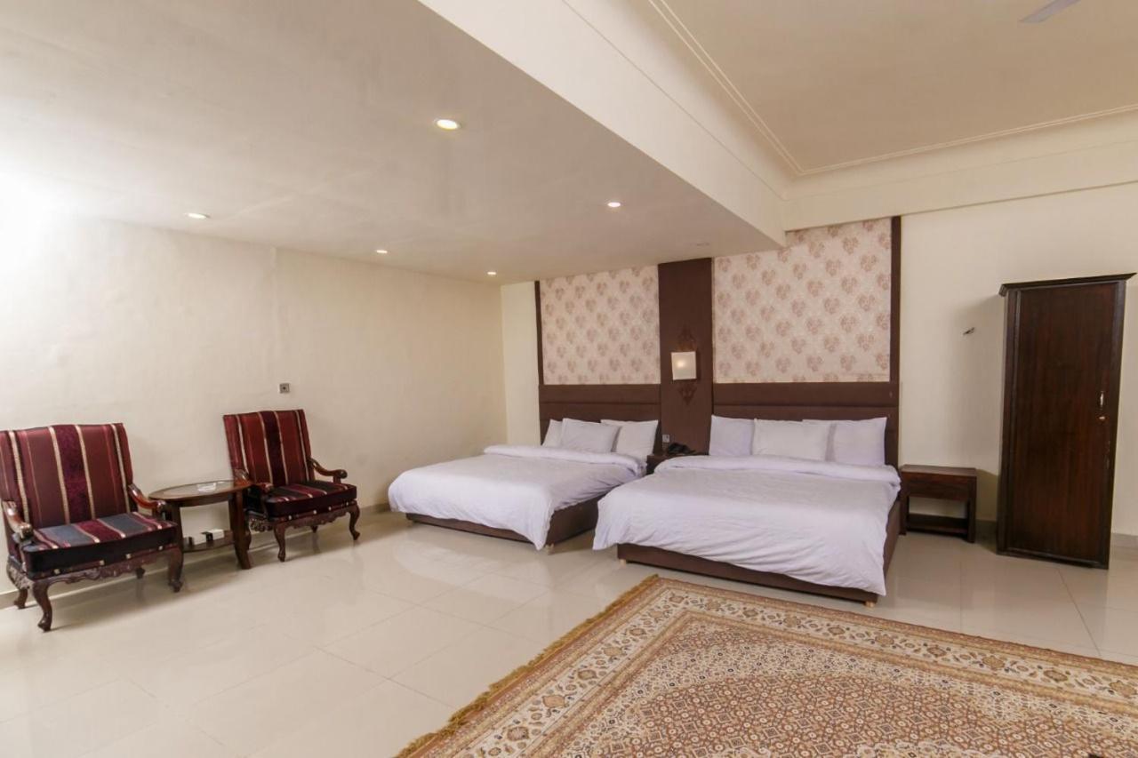 Shelton'S Rezidor House Hotel Pesavar Kültér fotó