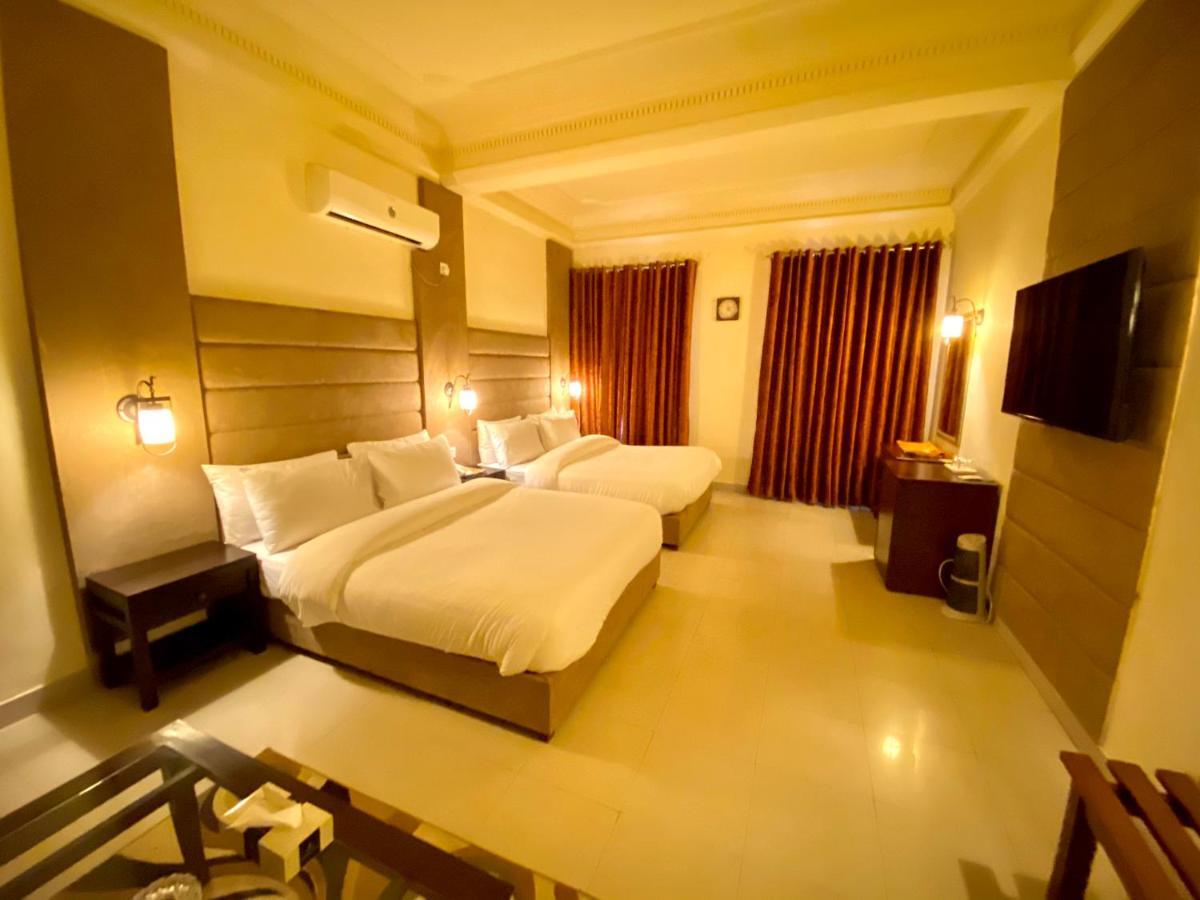 Shelton'S Rezidor House Hotel Pesavar Kültér fotó