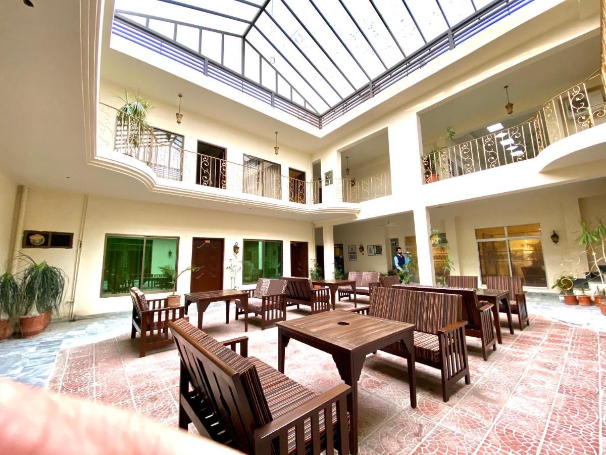 Shelton'S Rezidor House Hotel Pesavar Kültér fotó
